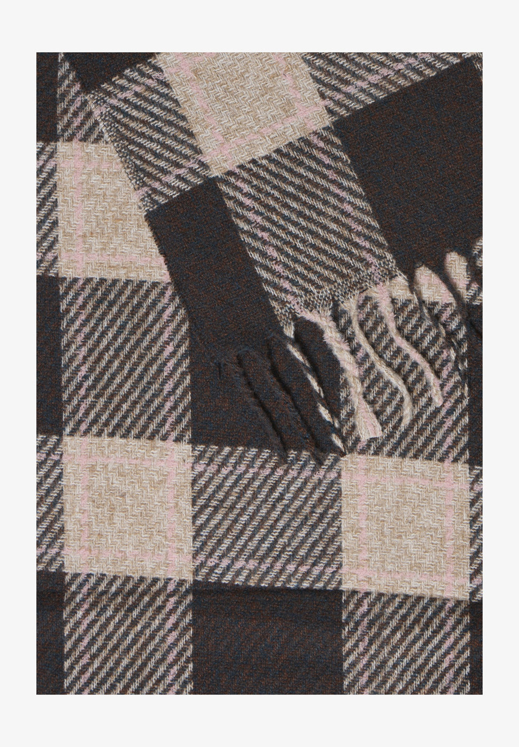 B.young scarf bywalvia