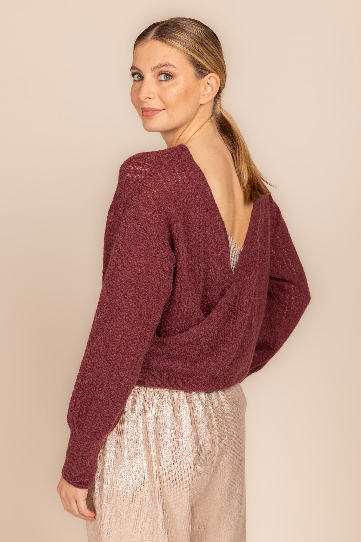 9024 Four Roses Sweater