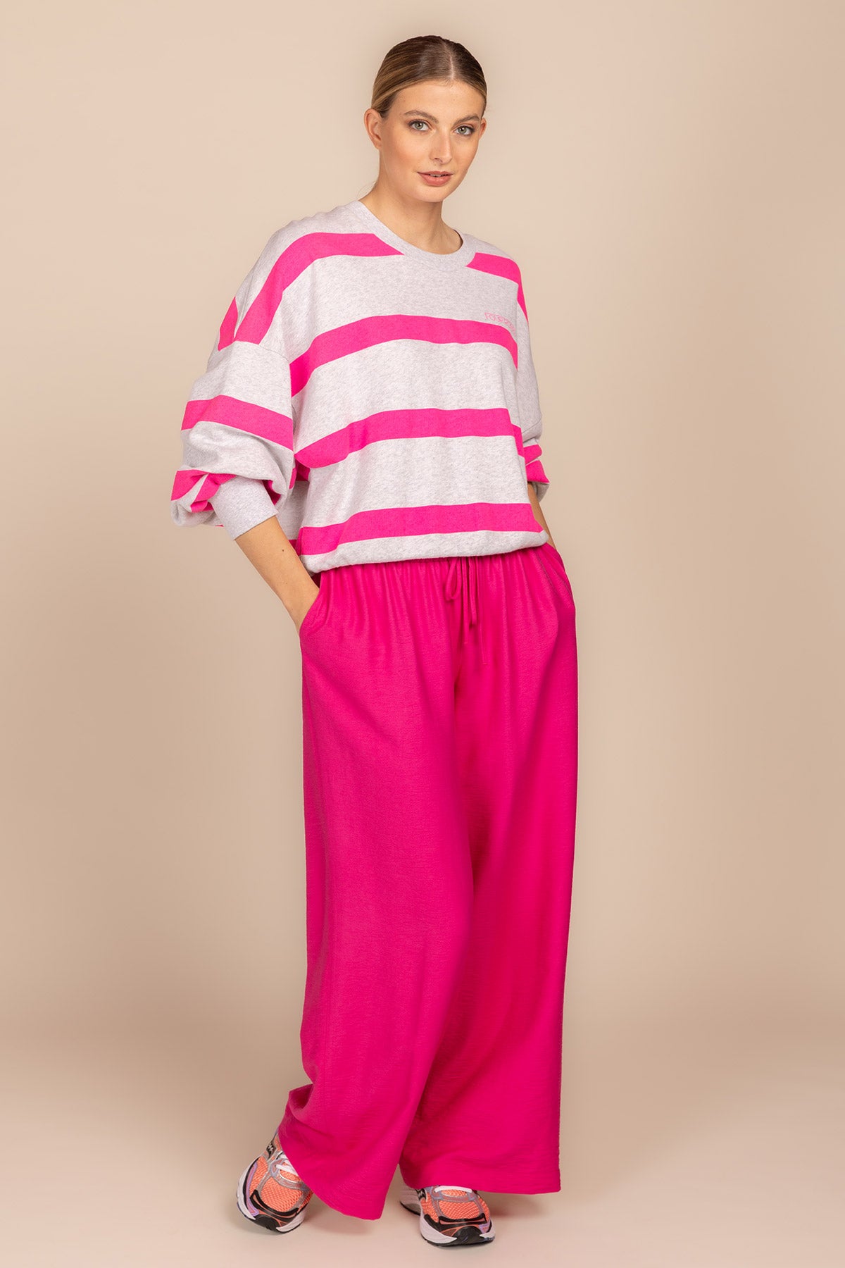 9048 CAM Sweater