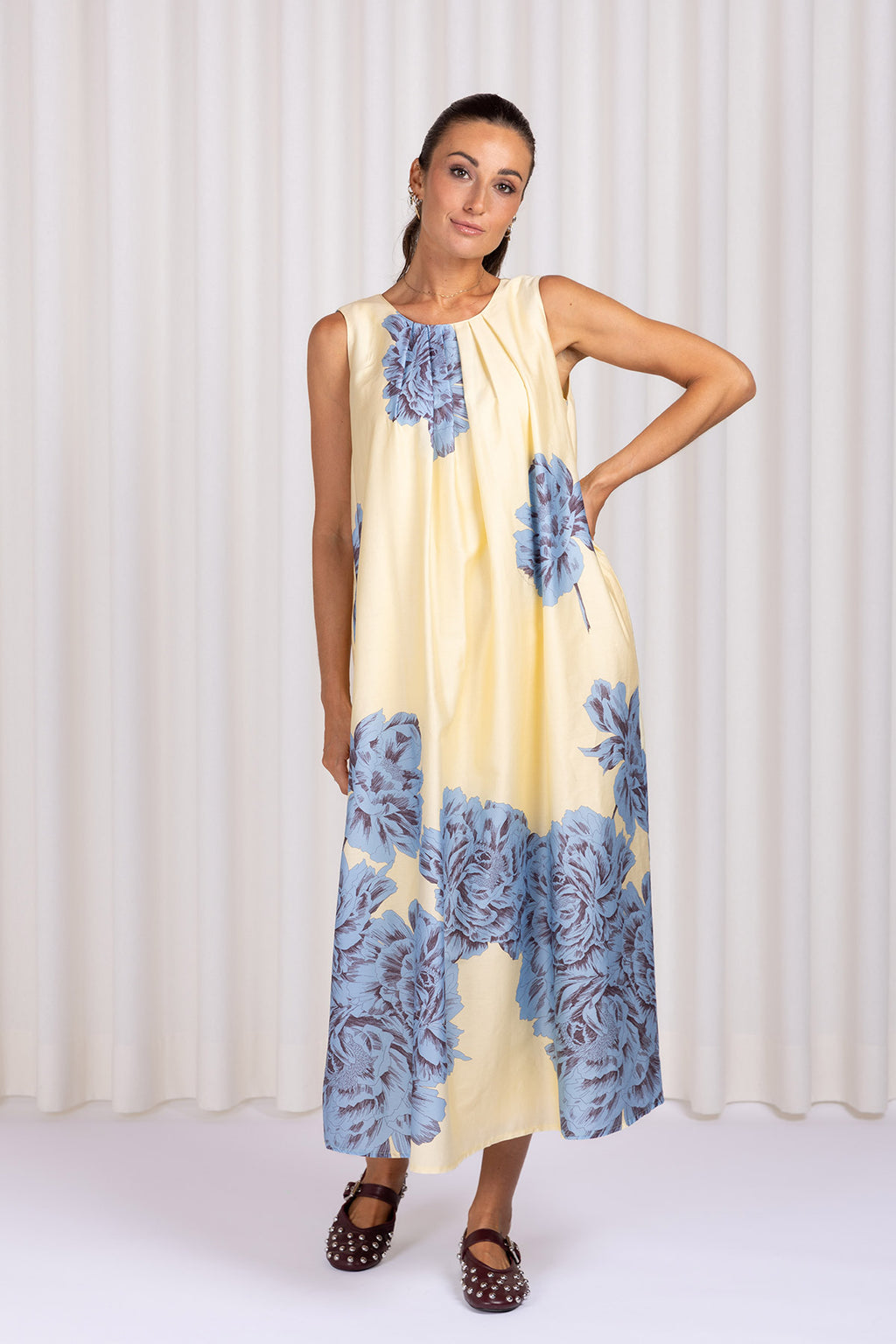 9106 GU dress