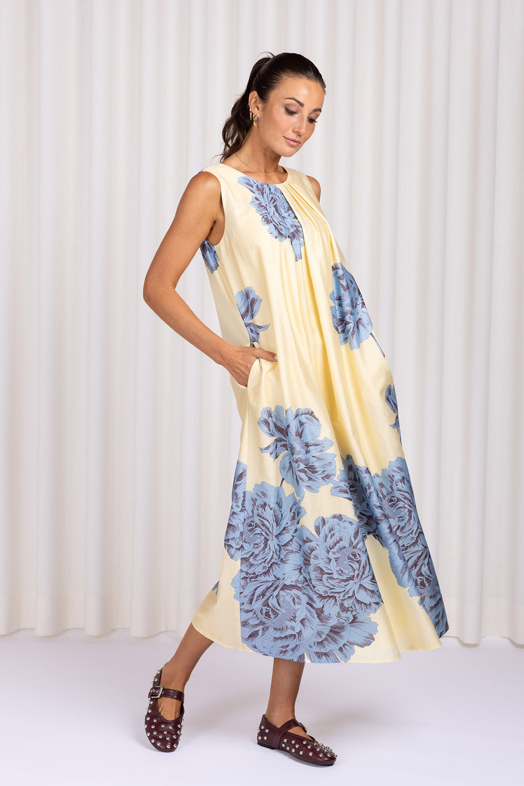 9106 GU dress