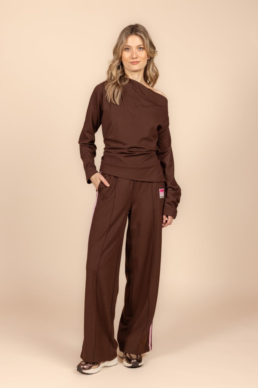 Four Roses Sweater cam 9539